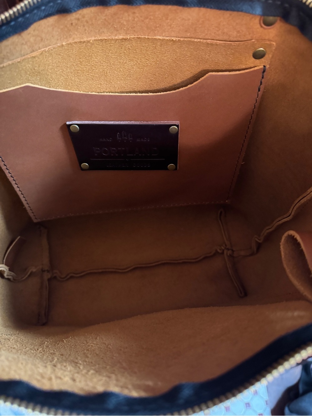 NWT Portland Leather Medium Zipper Tote Honey - Picture 3 of 5